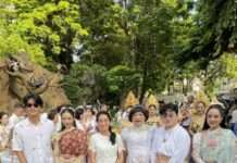 ทีมคนบันเทิงร่วมตักบาตรเทโวโรหณะ ณ วัดสระเกศ เจ้าประคุณสมเด็จพระวชิรสิทธาจารย์ นำคณะสงฆ์ ๑๐๙ รูป ออกบิณฑบาต